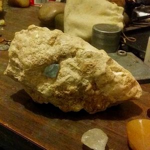 Howling Wolf White Jasper head 10ct aquamarine Sapphire eye very rare multiface